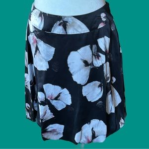 Vintage White‎ House Black Market Skirt Y2K floral midi skit -Women’s size 4